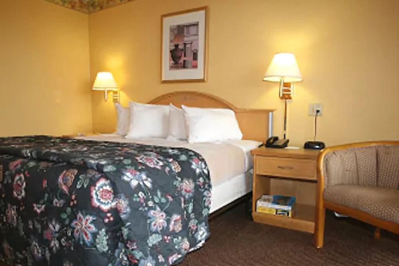 Knights Inn Six Flags Lodge West Екстериор снимка