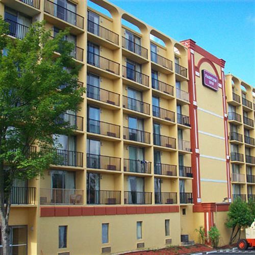 Knights Inn Six Flags Lodge West Екстериор снимка
